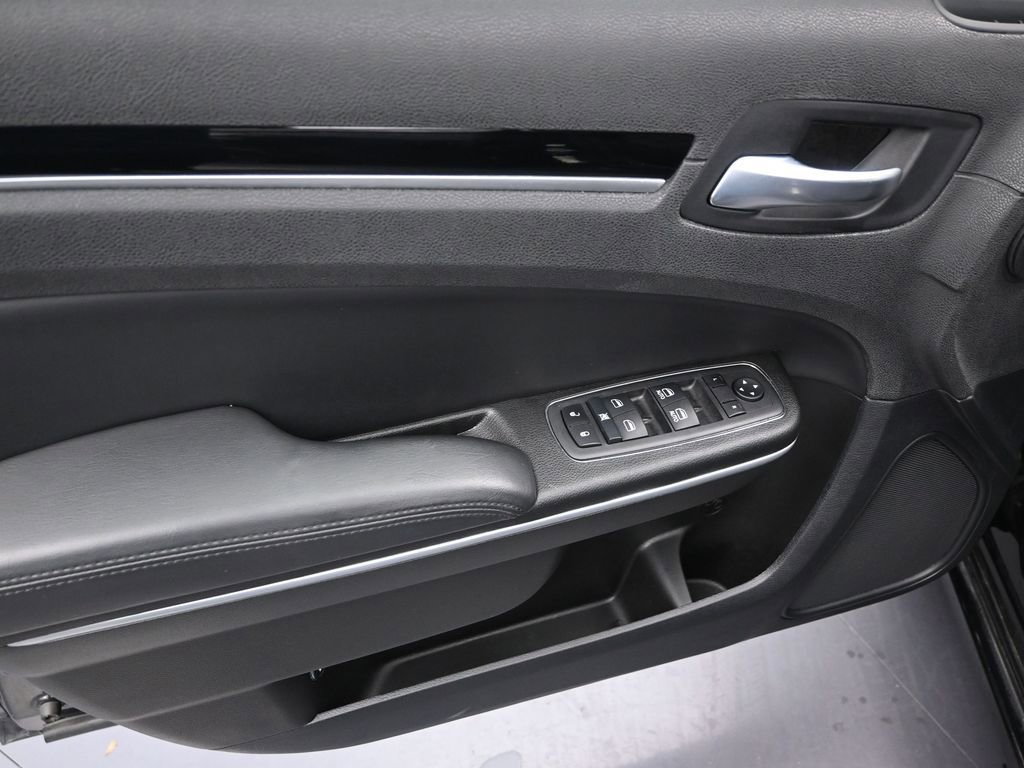 Used 2023 Chrysler 300 Touring w/ Sport Appearance Package image 12