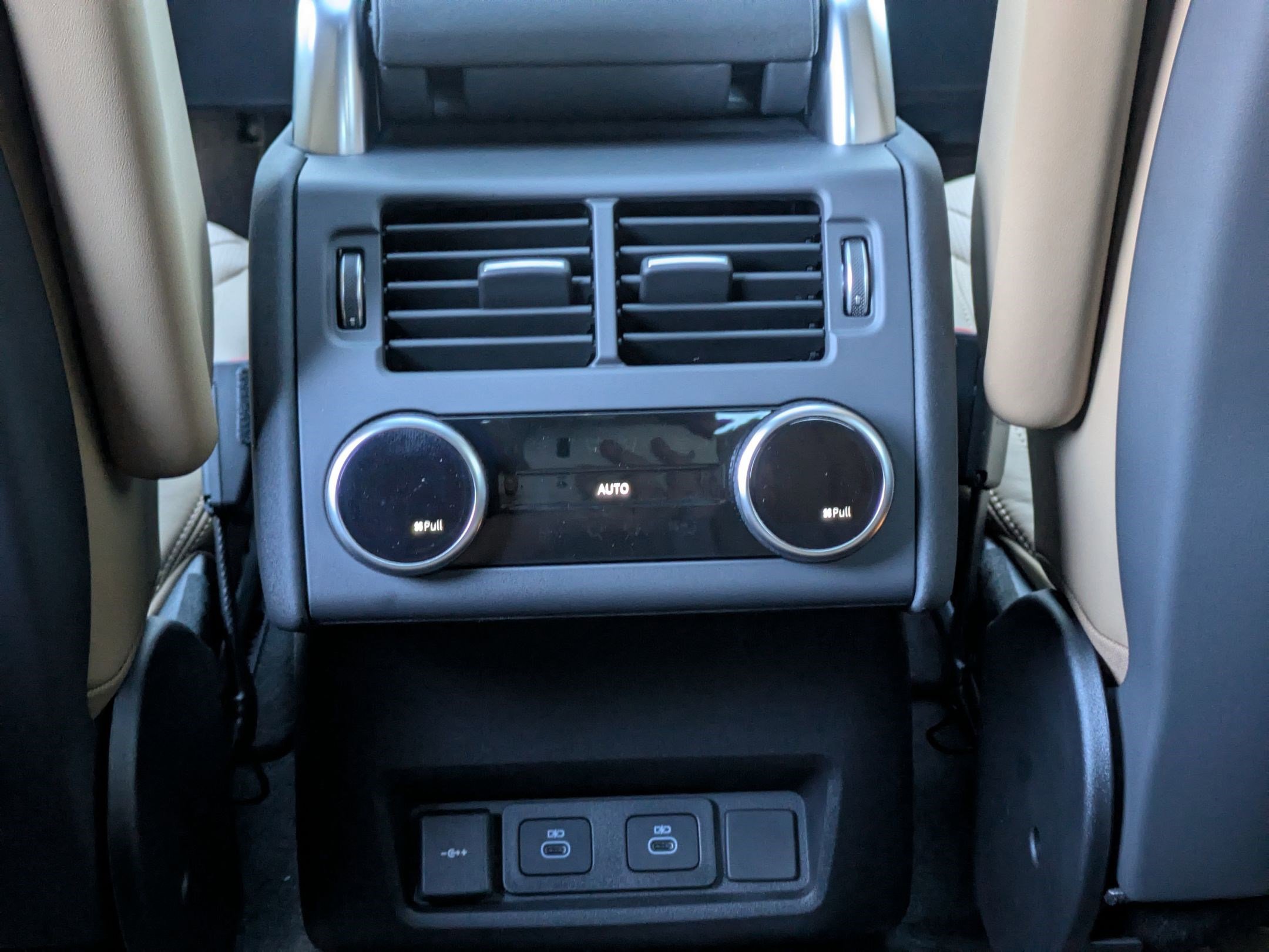 New 2026 Land Rover Discovery Limited Edition image 24