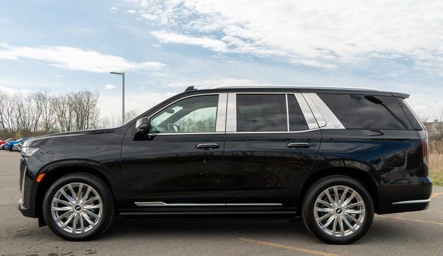 Used 2024 Cadillac Escalade Premium Luxury w/ Performance Package image 9