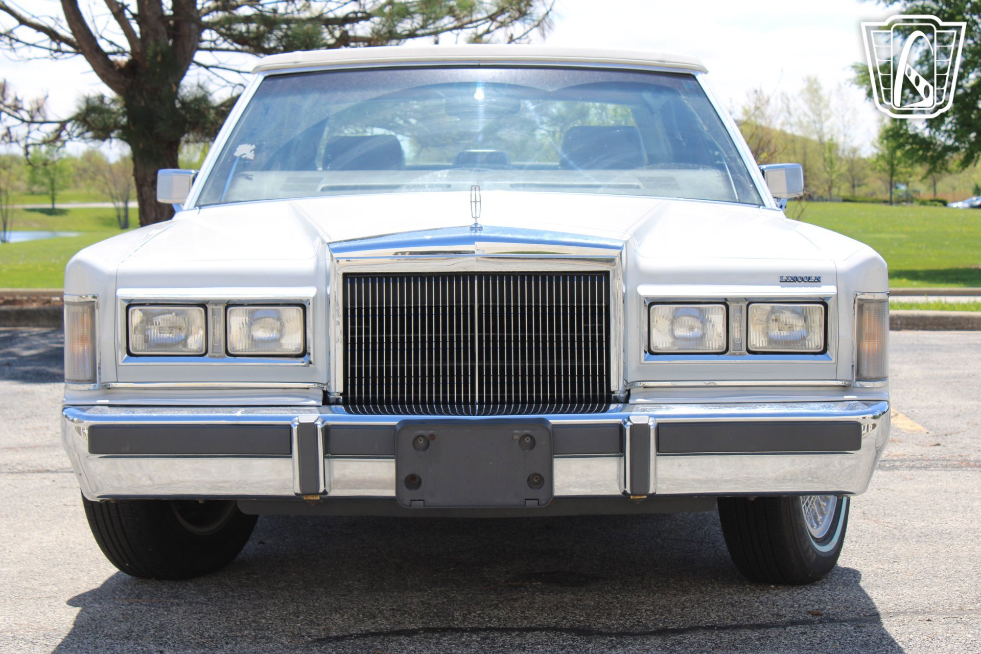 Used 1988 Lincoln Town Car Signature RWD image 23
