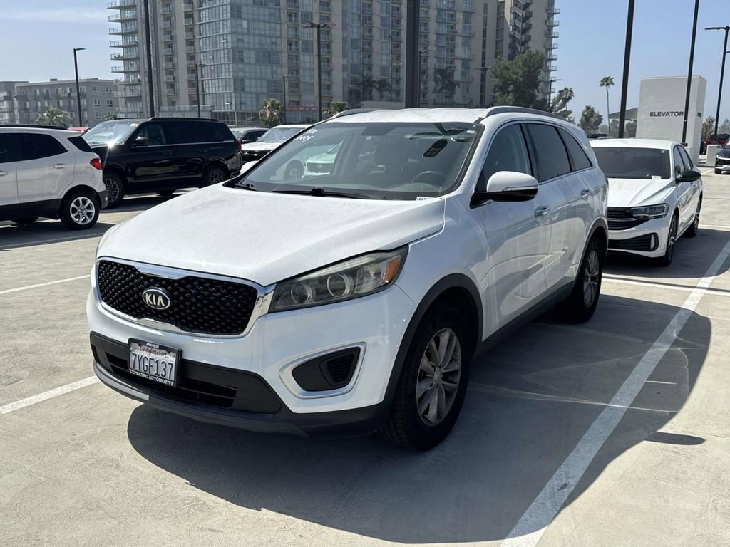 Used 2017 Kia Sorento LX image 9