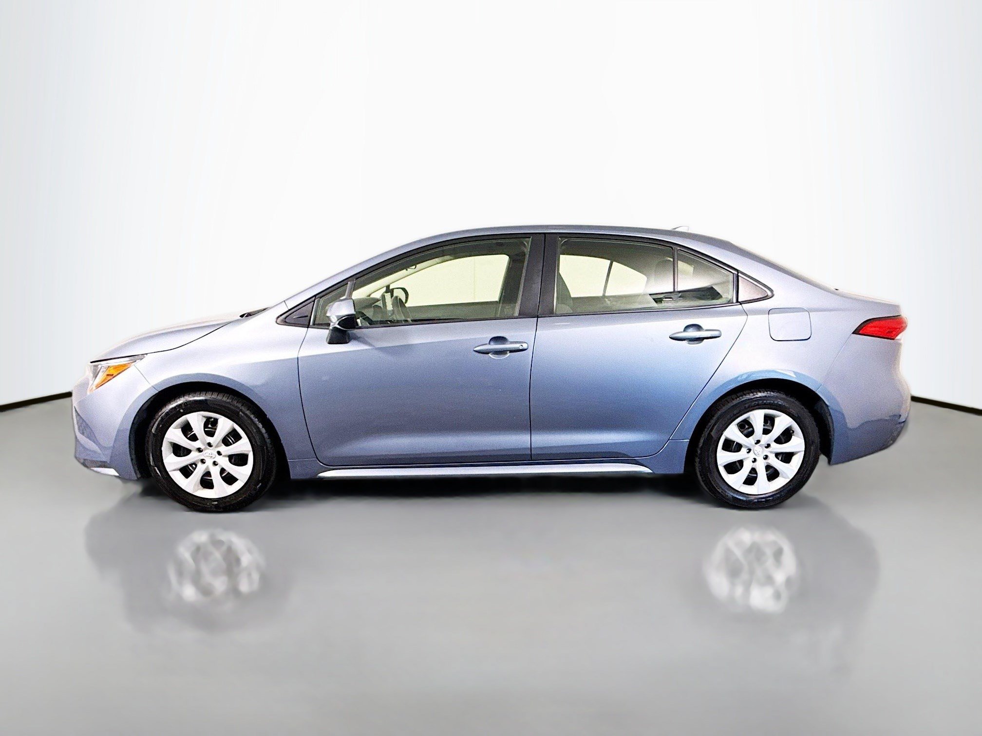 Used 2022 Toyota Corolla LE FWD image 6