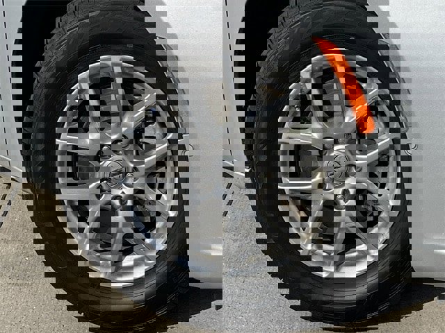 Used 2024 Chrysler Pacifica Touring-L image 8