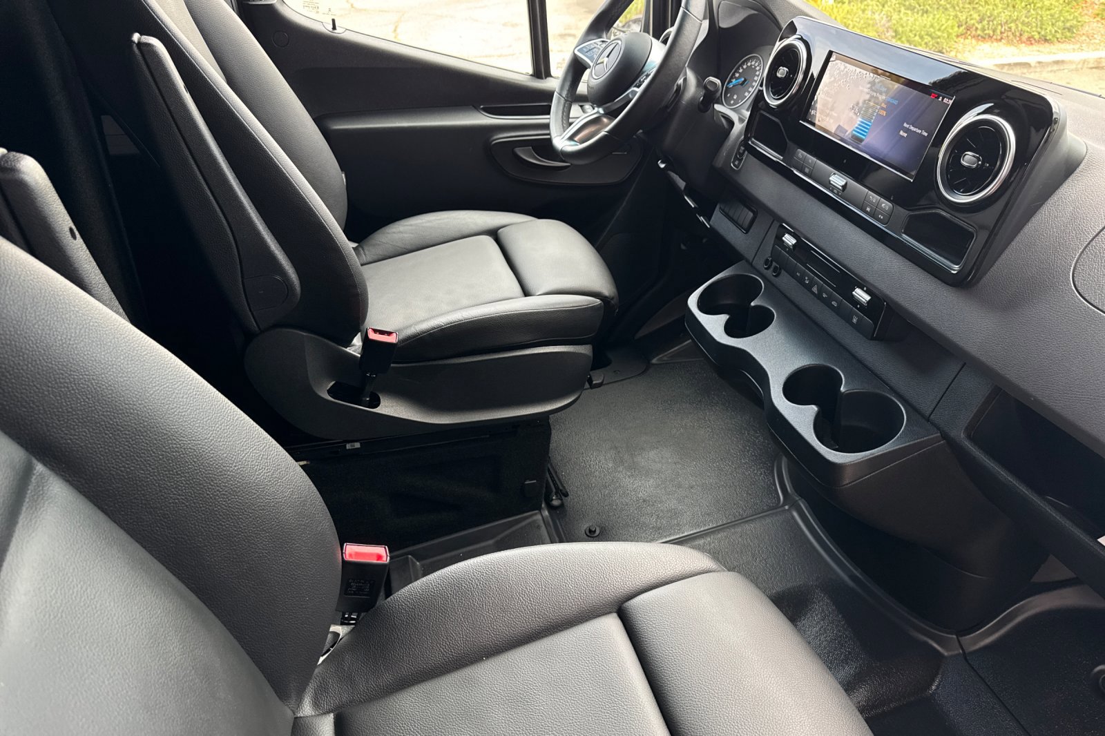 Used 2024 Mercedes-Benz eSprinter 170 Cargo image 18