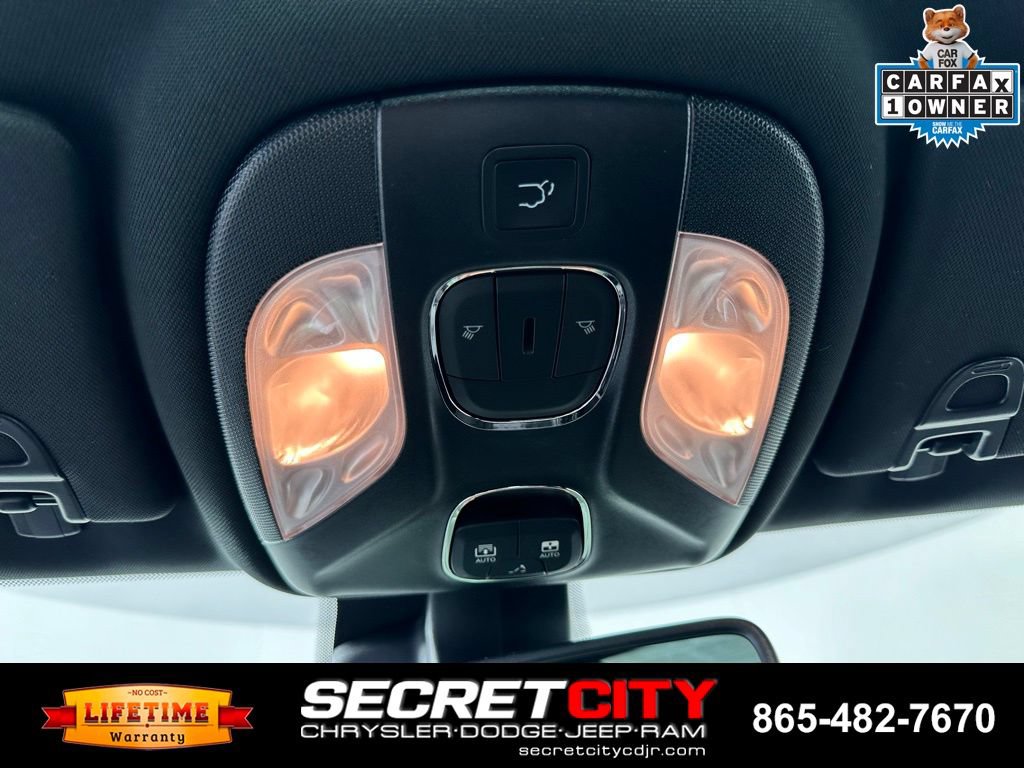 Used 2025 Jeep Compass Latitude w/ Sun & Sound Group AWD/4WD image 24