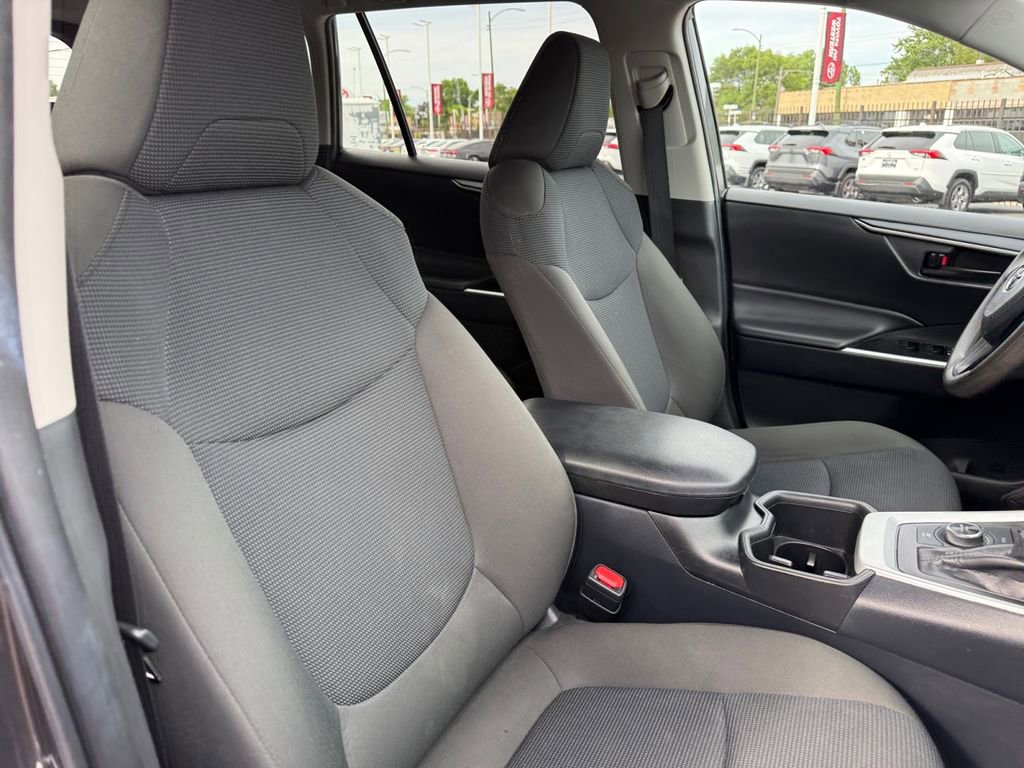 Used 2025 Toyota RAV4 LE AWD/4WD image 18