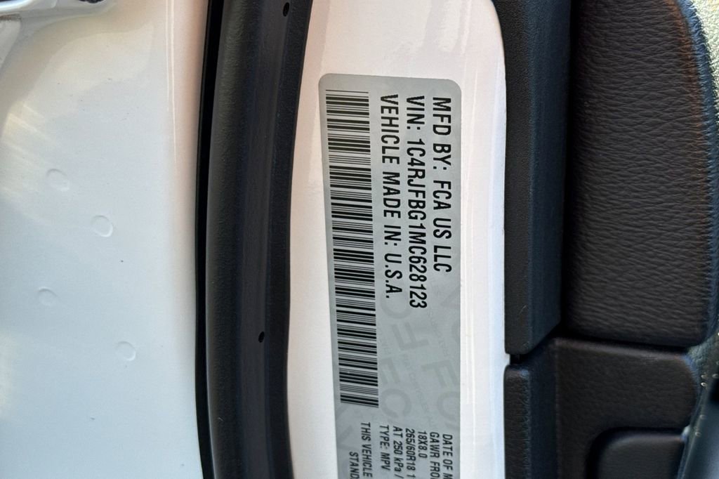 Used 2021 Jeep Grand Cherokee Limited w/ Luxury Group II image 24