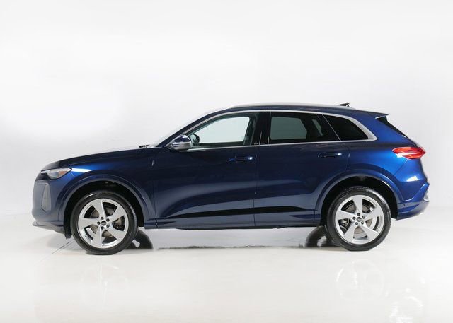 Certified 2025 Audi Q5 Premium Plus w/ Premium Plus image 2