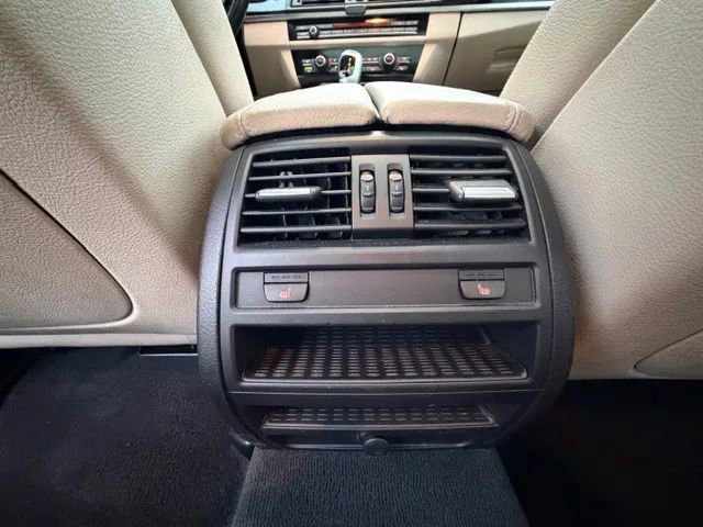 Used 2011 BMW 550i Sedan image 26