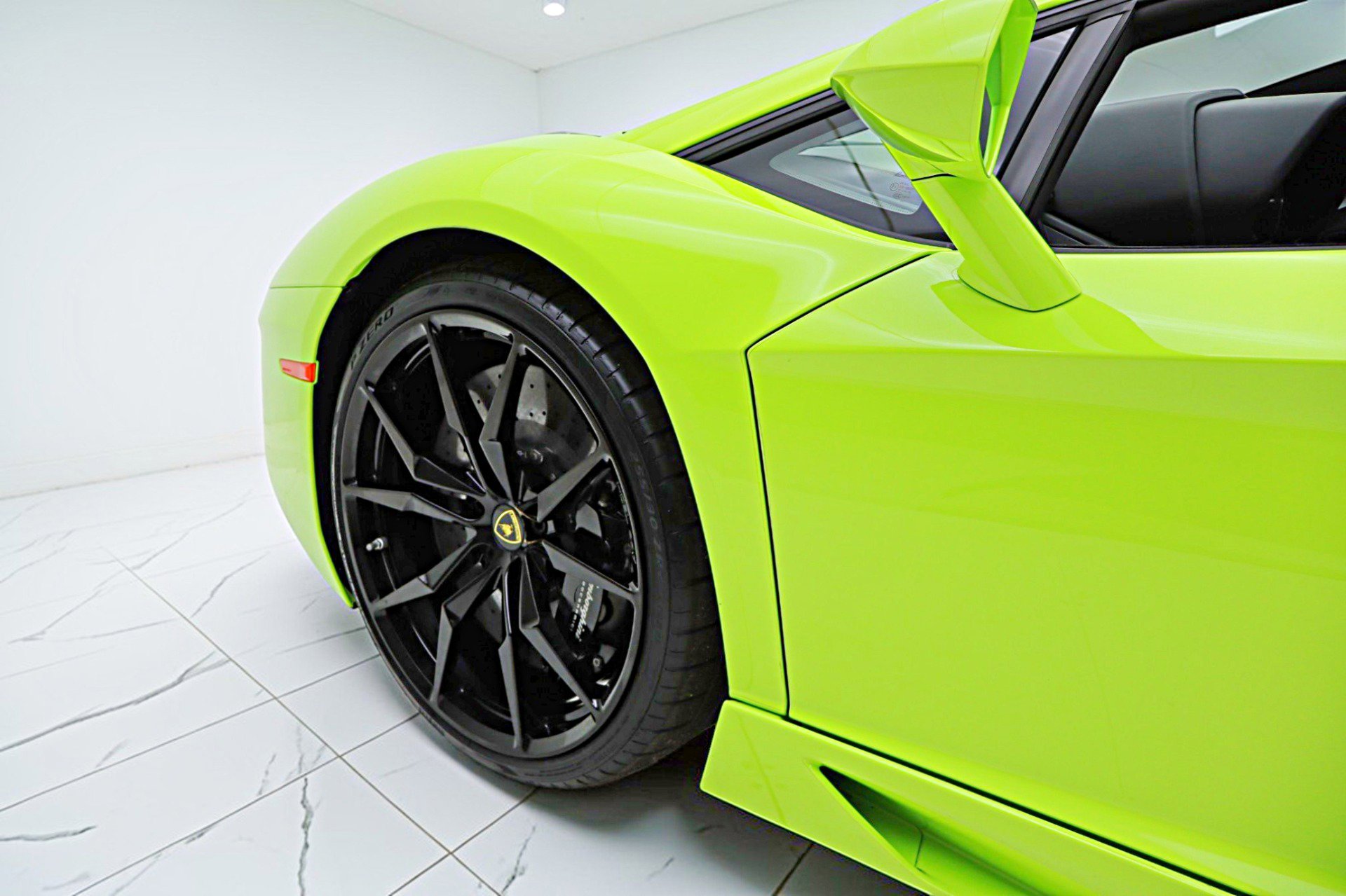 Used 2016 Lamborghini Aventador LP 700-4 image 9
