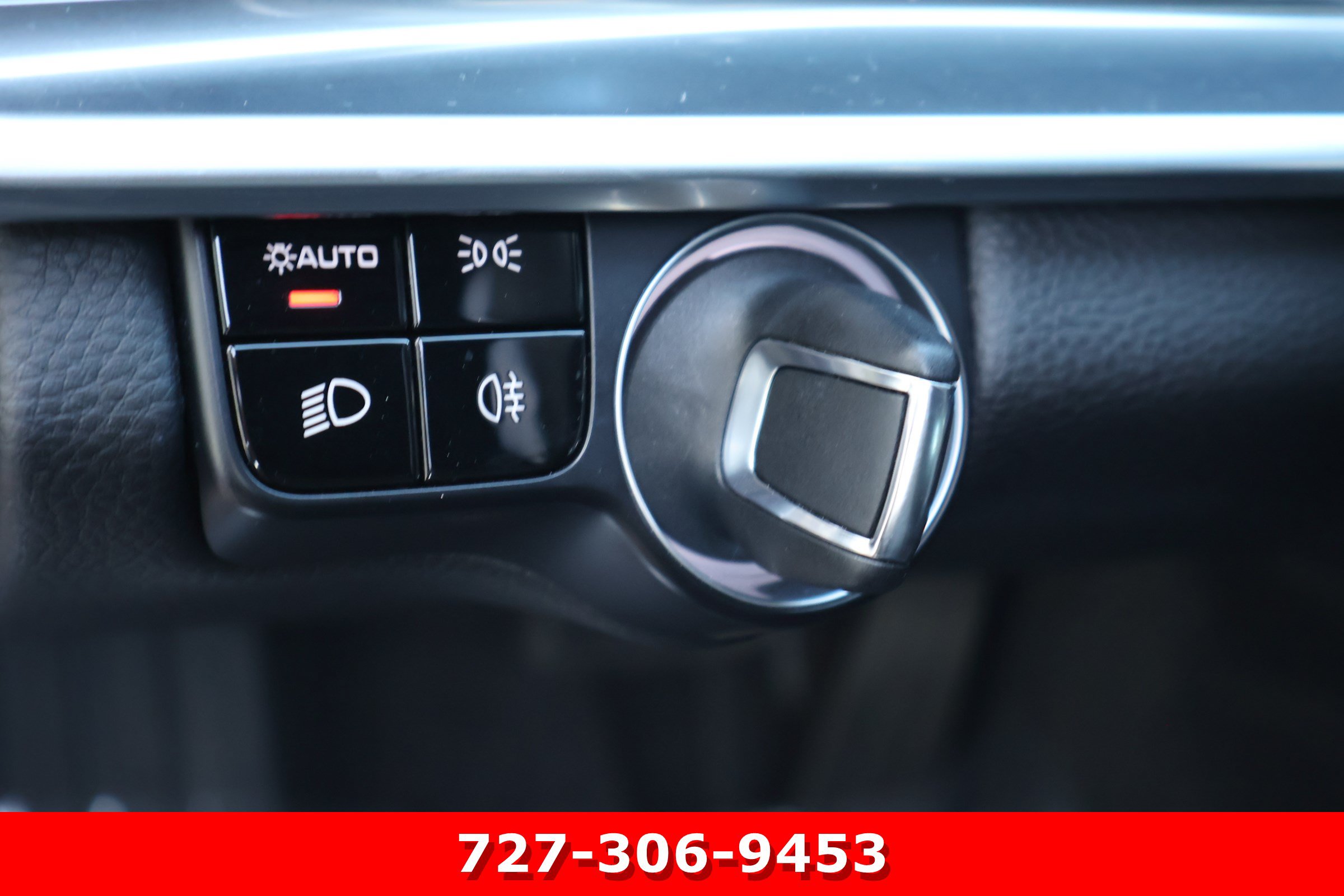 Used 2018 Porsche Panamera 4 AWD/4WD image 23