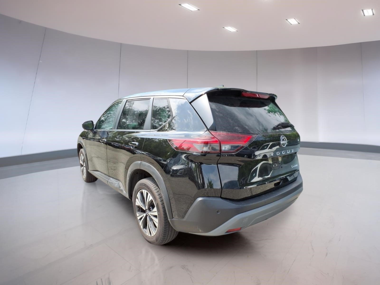 Used 2023 Nissan Rogue SV AWD/4WD image 3