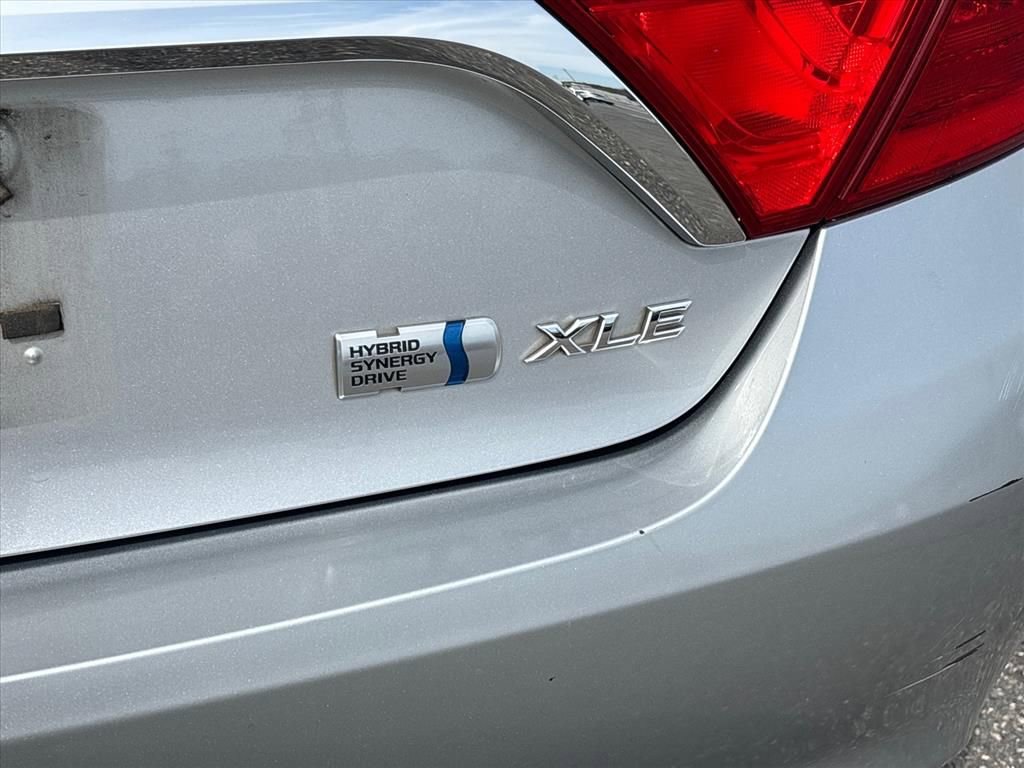 Used 2017 Toyota Camry XLE w/ Moonroof Package image 12