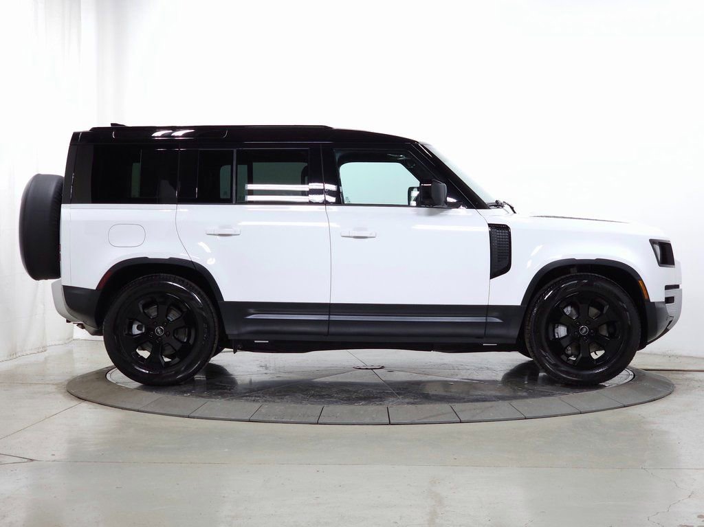 Used 2025 Land Rover Defender 110 S image 9