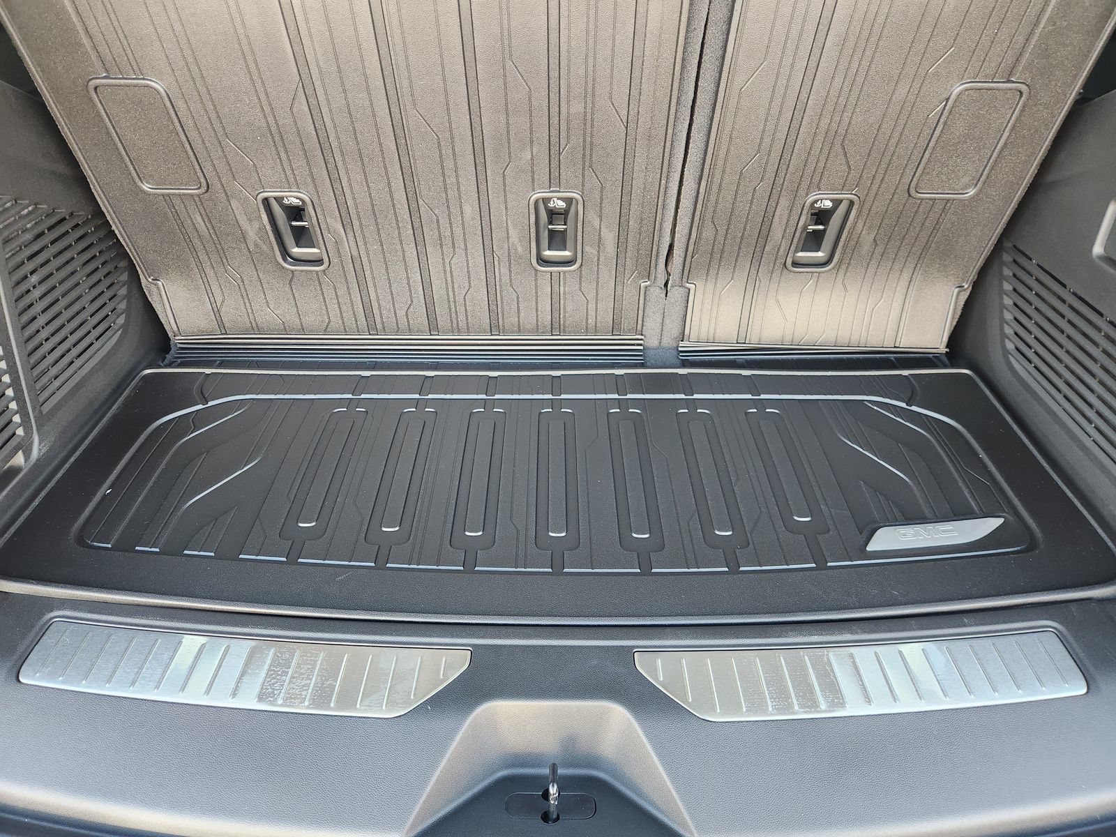 New 2026 GMC Yukon AT4 Ultimate w/ LPO, Floor Liner Package AWD/4WD image 39