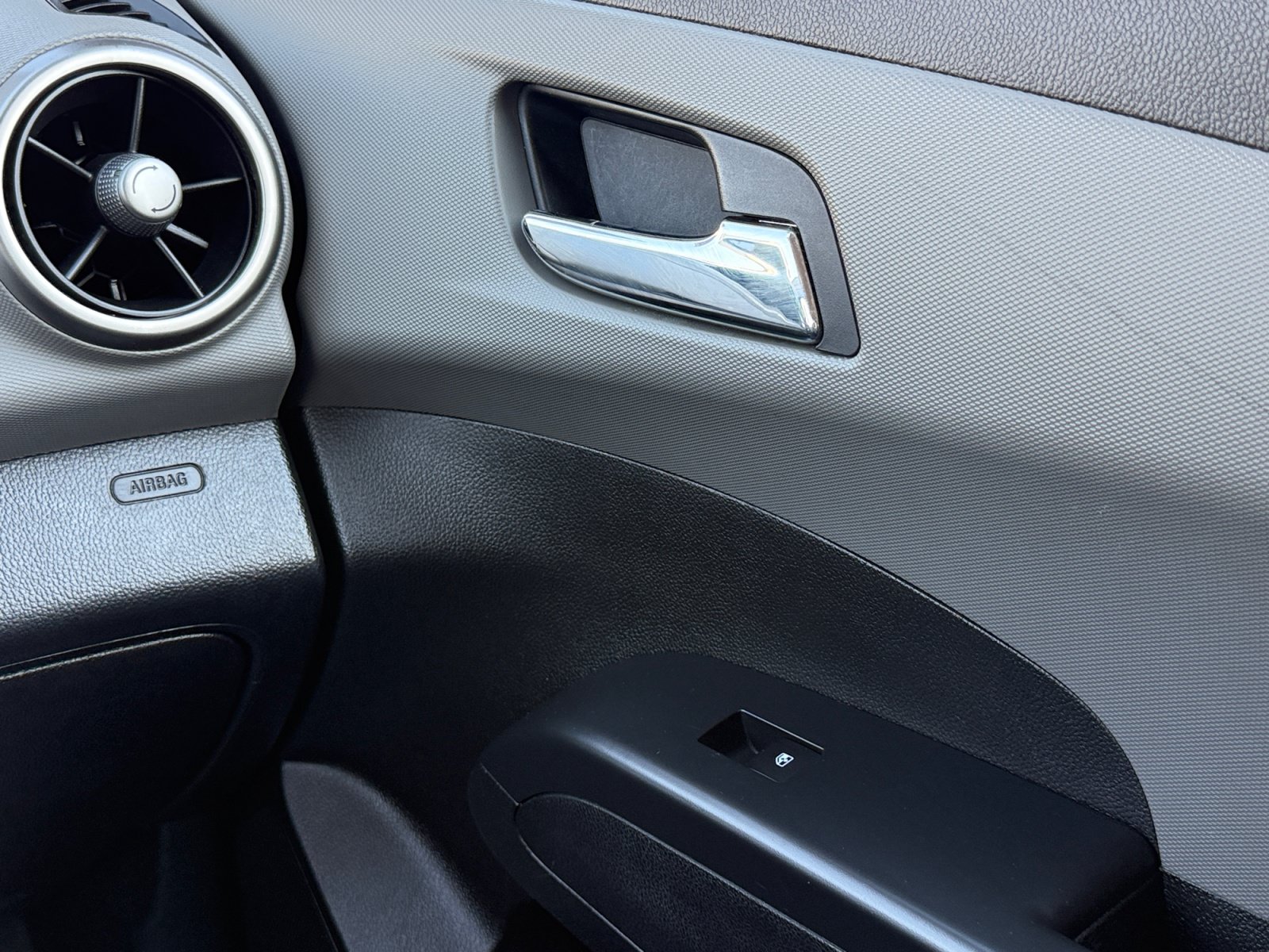 Used 2016 Chevrolet Sonic LT FWD image 16