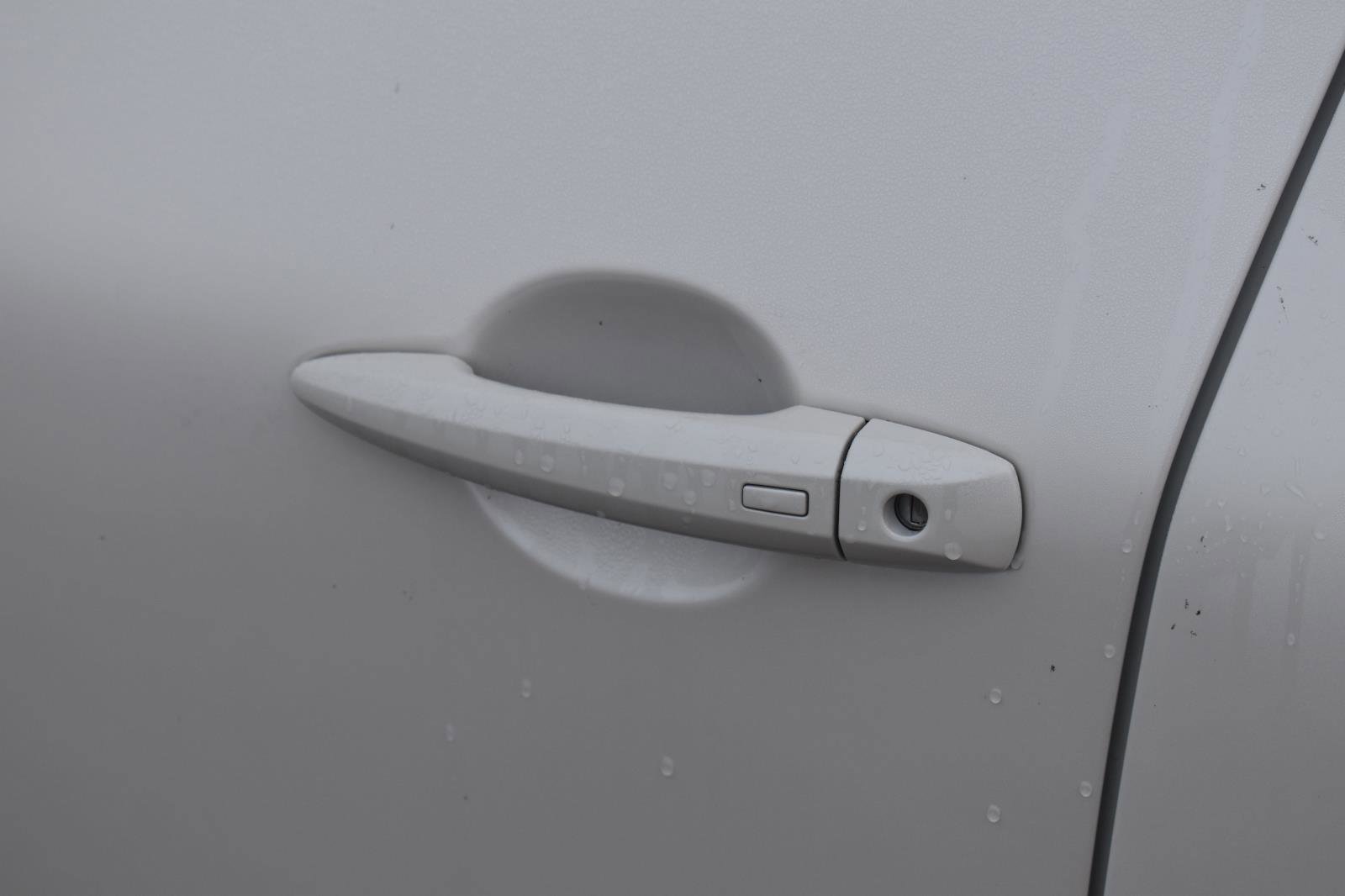 Used 2023 Nissan Rogue SV image 4