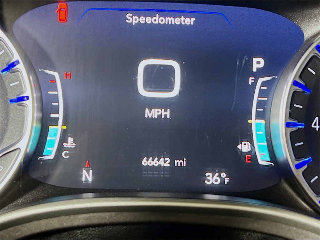 Used 2022 Chrysler Pacifica Touring-L image 12