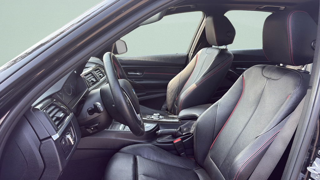 Used 2013 BMW 335i xDrive Sedan AWD/4WD image 9