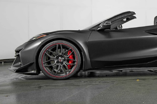 Used 2024 Chevrolet Corvette Z06 RWD image 12