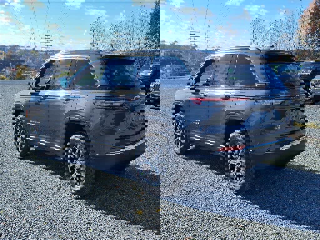 New 2025 Jeep Grand Cherokee Limited image 3