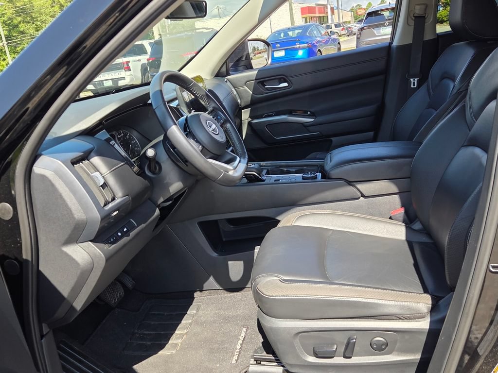 Certified 2025 Nissan Pathfinder SL AWD/4WD image 3