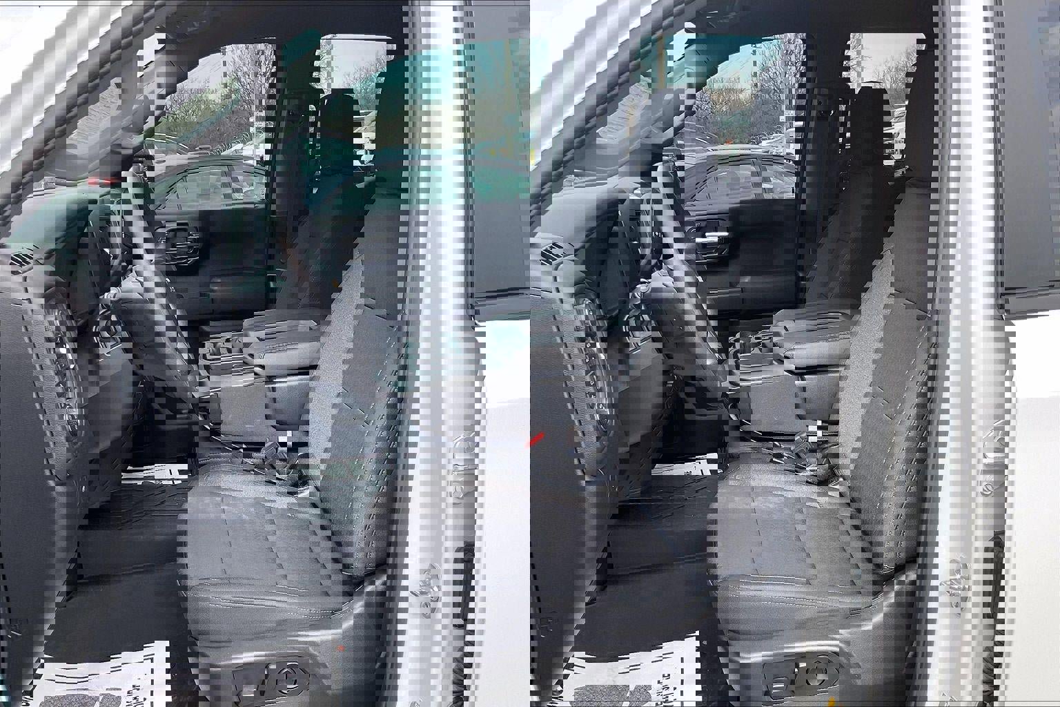 Used 2025 Chevrolet Silverado 1500 Custom image 21