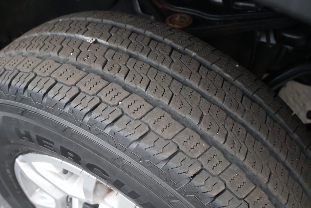 Used 2022 Chevrolet Silverado 2500 LT w/ Convenience Package image 9