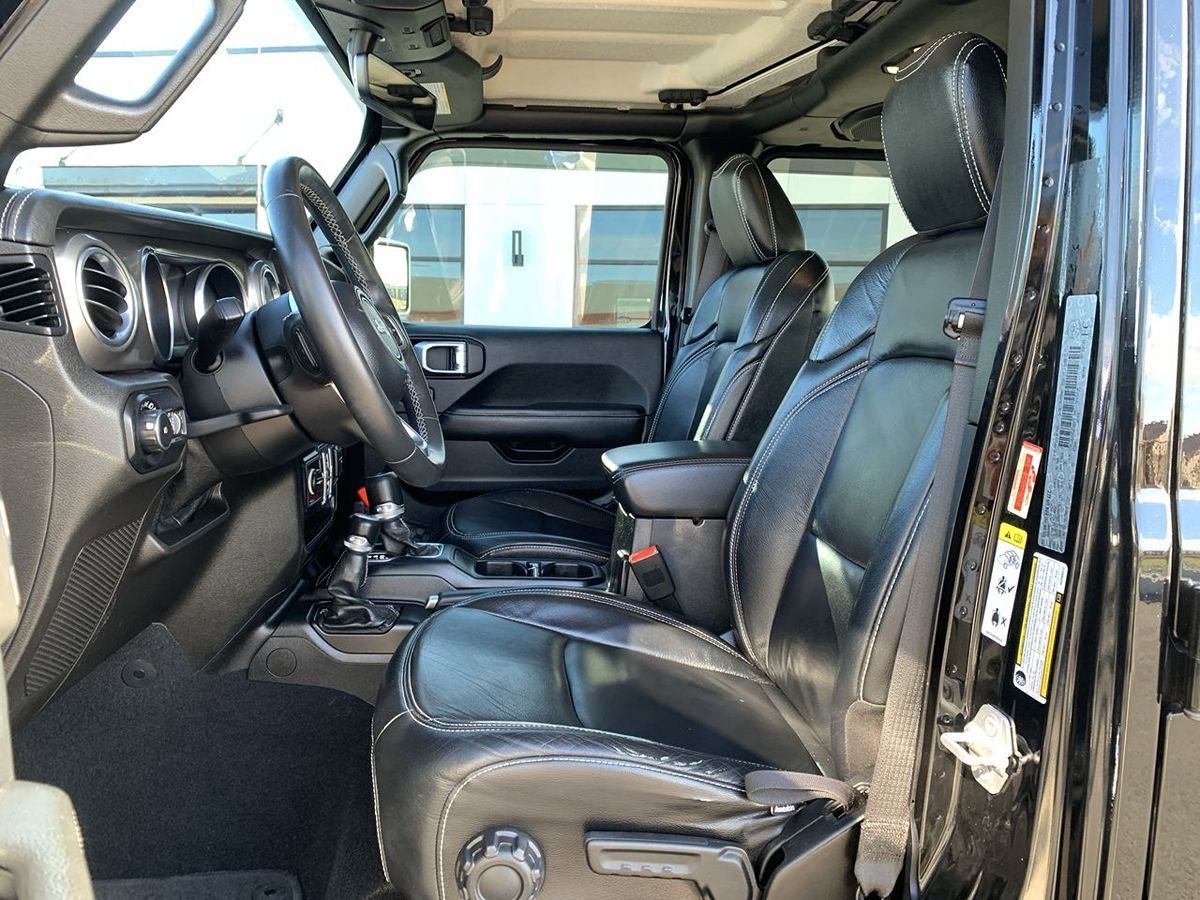 Used 2019 Jeep Wrangler Unlimited Sahara w/ Uconnect 4C Nav & Sound Group AWD/4WD image 31