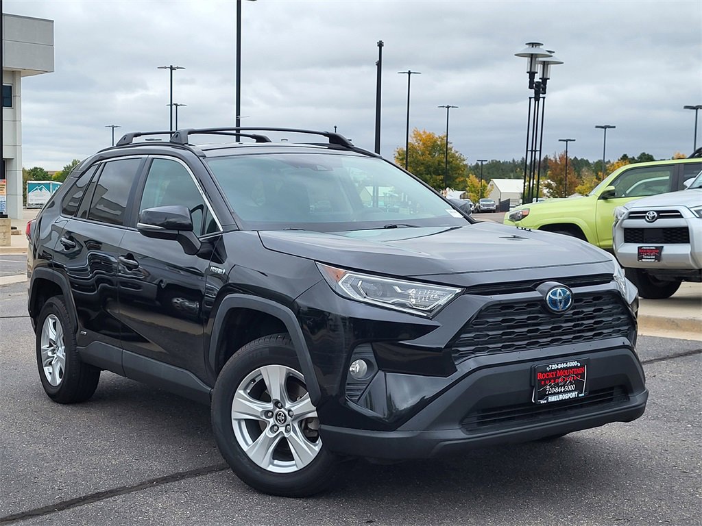 Used 2020 Toyota RAV4 XLE image 2