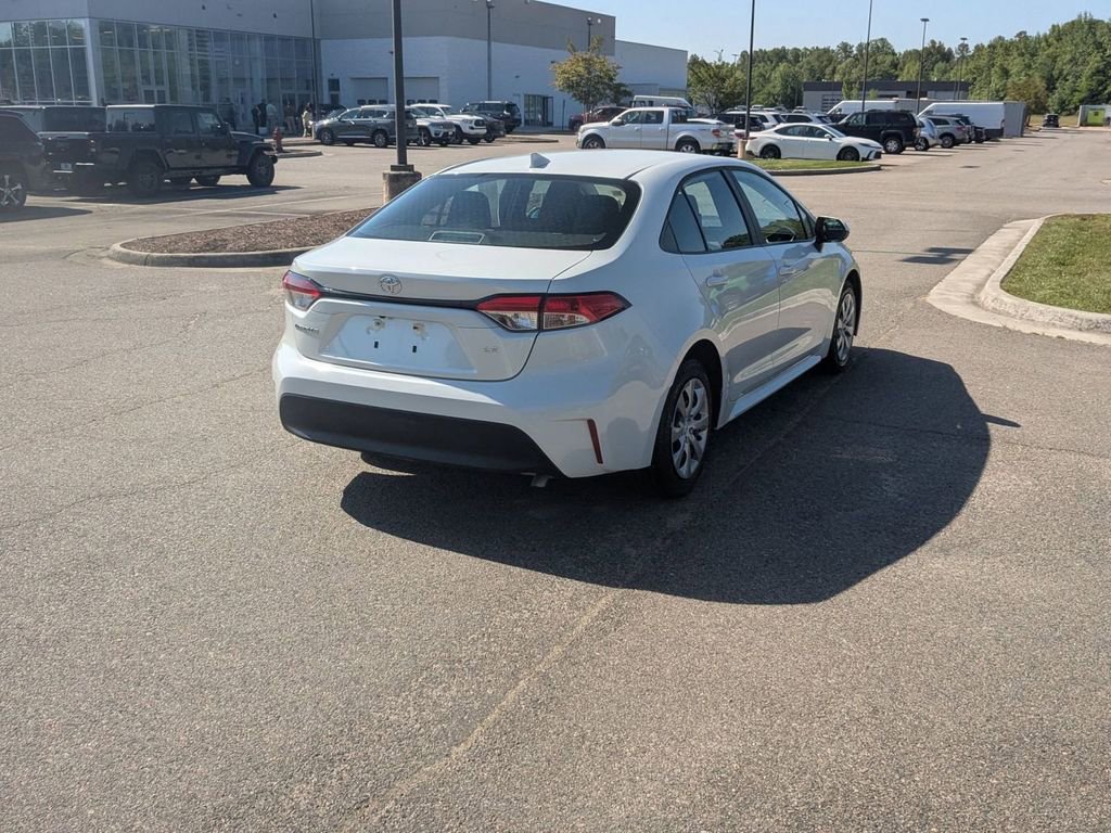 Used 2025 Toyota Corolla LE FWD image 5