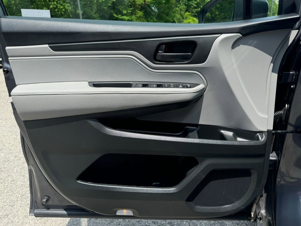 Used 2023 Honda Odyssey EX image 13