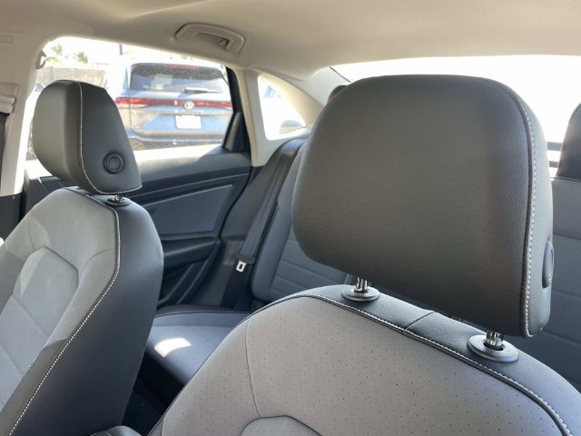 New 2026 Volkswagen Jetta SE FWD image 23