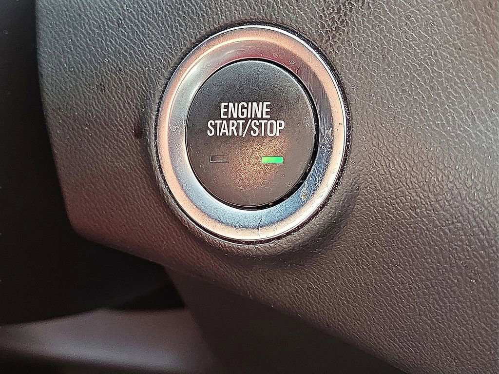 Used 2024 GMC Terrain SLT image 30