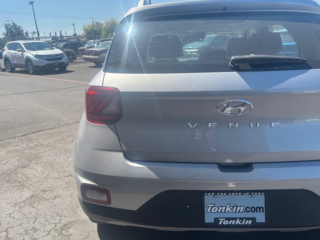 Used 2025 Hyundai Venue SEL FWD image 8