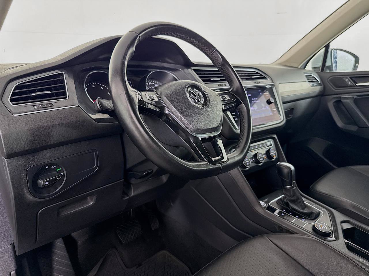 Used 2019 Volkswagen Tiguan SE w/ 3rd Row Seat Package AWD/4WD image 22