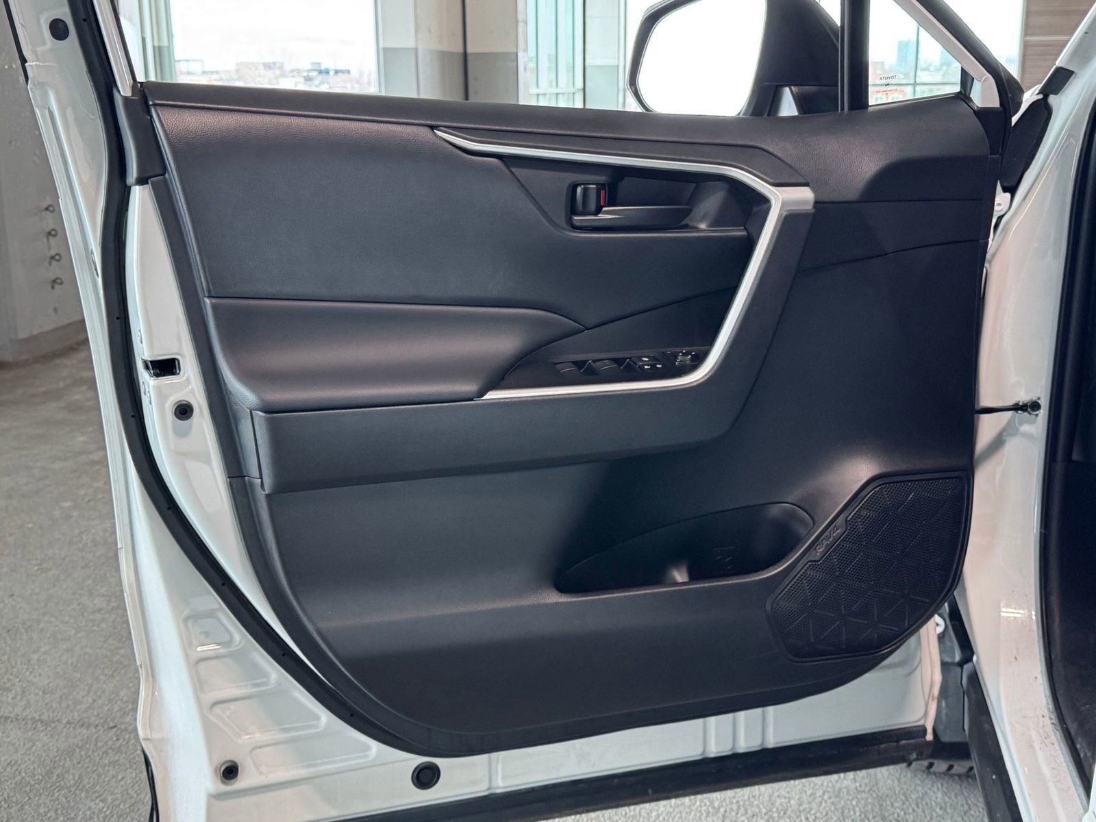 Used 2023 Toyota RAV4 LE image 17