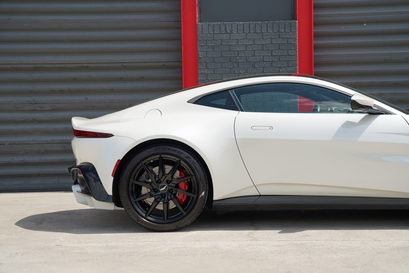 Used 2019 Aston Martin V8 Vantage Coupe image 17