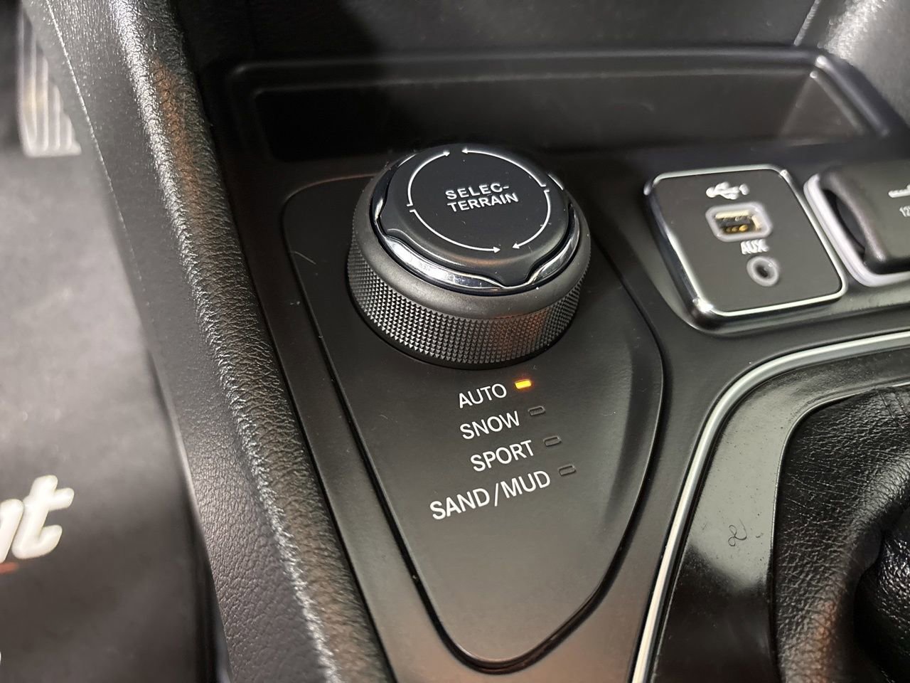 Used 2021 Jeep Cherokee Limited image 20