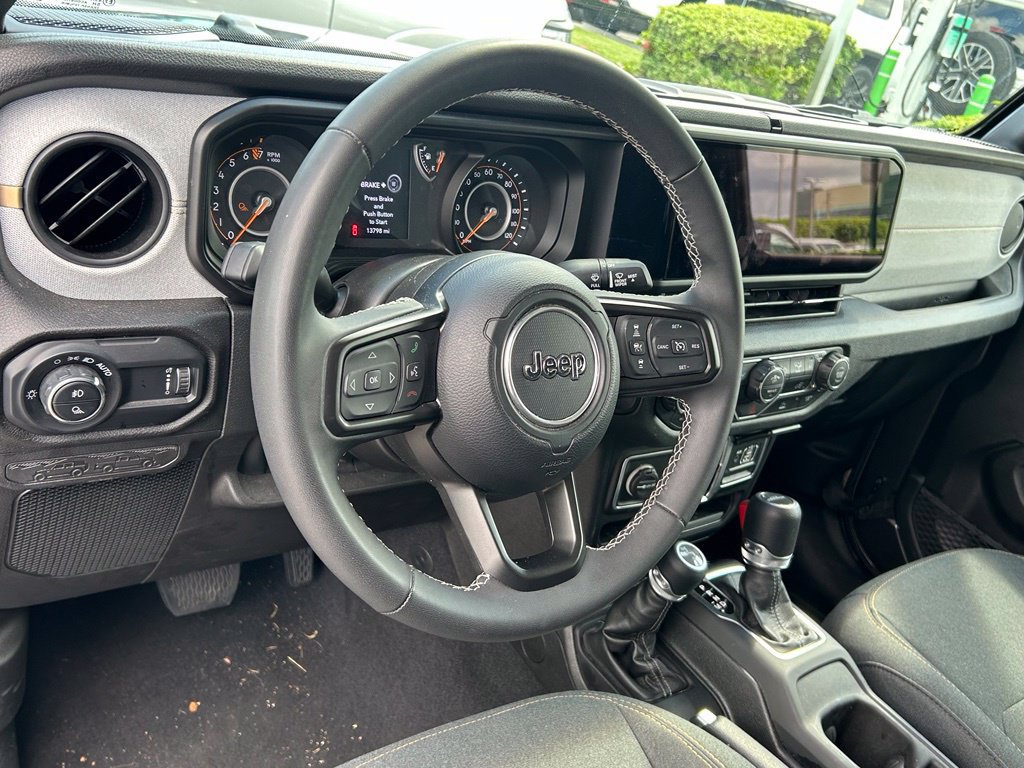 Certified 2025 Jeep Gladiator Sport AWD/4WD image 10