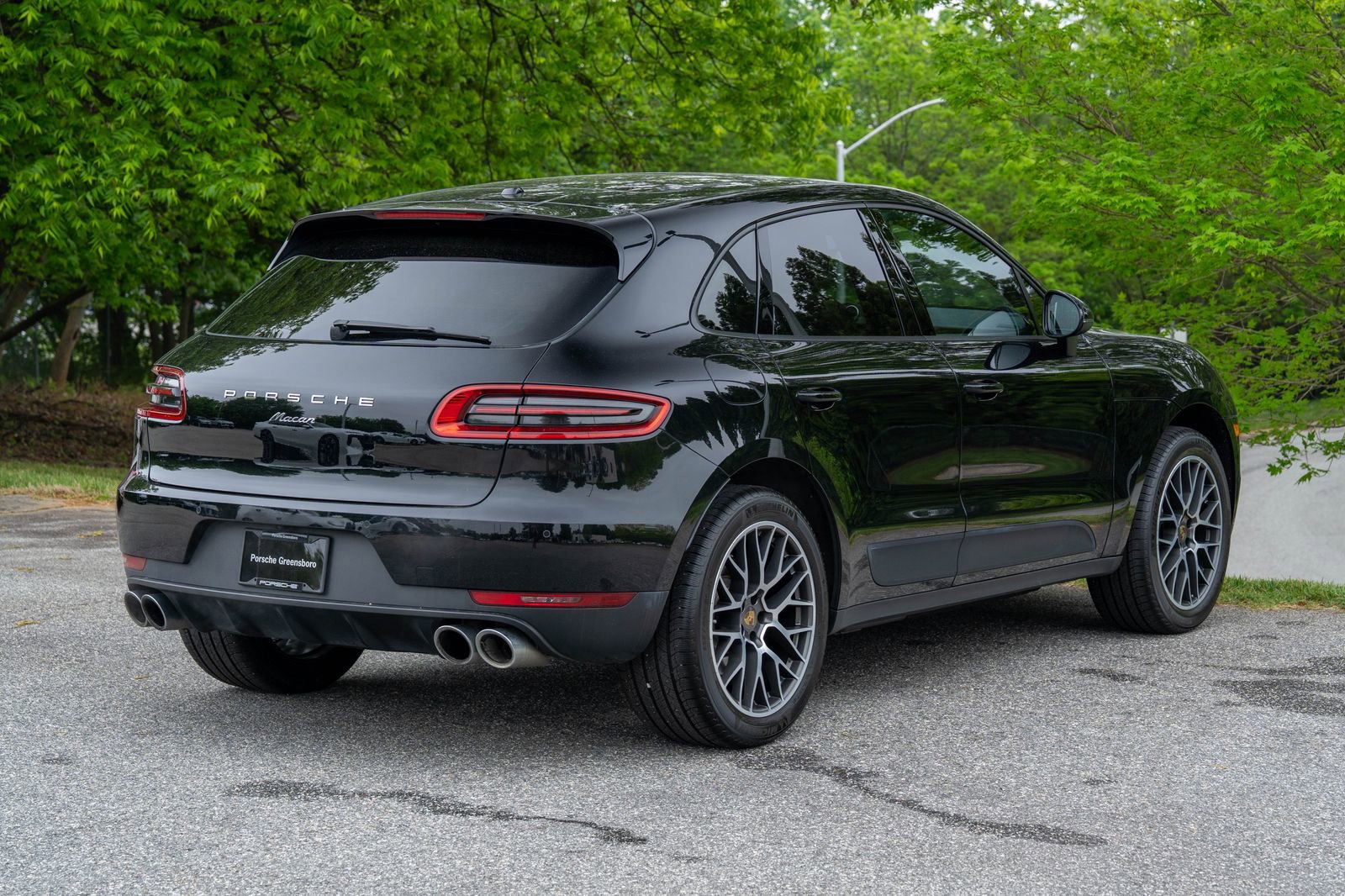 Used 2018 Porsche Macan Sport Edition AWD/4WD image 7