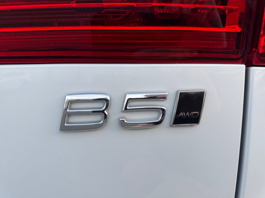 Certified 2023 Volvo XC60 B5 Core image 9