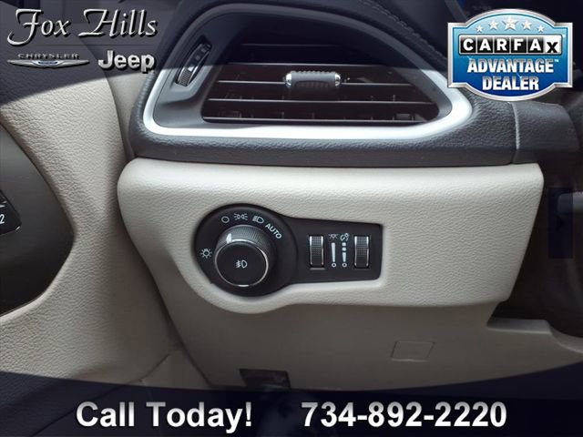 Certified 2024 Chrysler Pacifica Select image 17