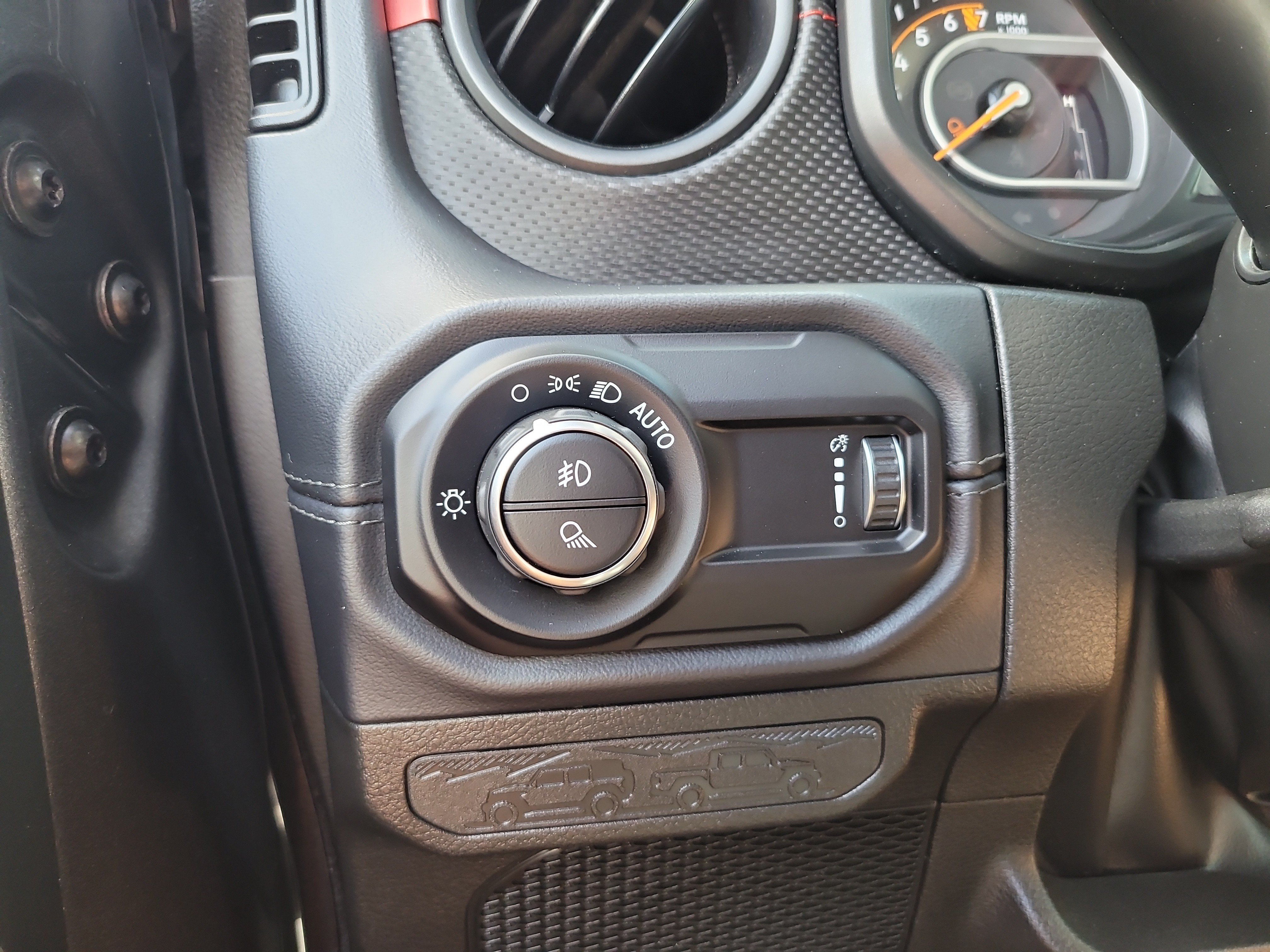 Used 2024 Jeep Gladiator Rubicon w/ Technology Group AWD/4WD image 31