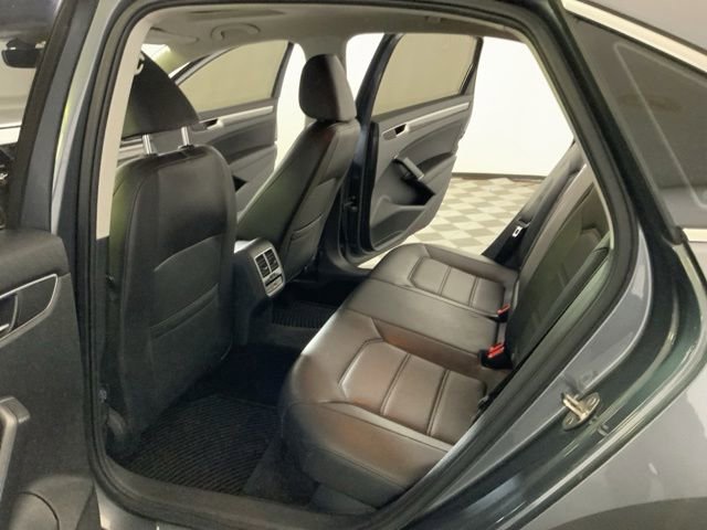 Used 2018 Volkswagen Passat 2.0T SE FWD image 26