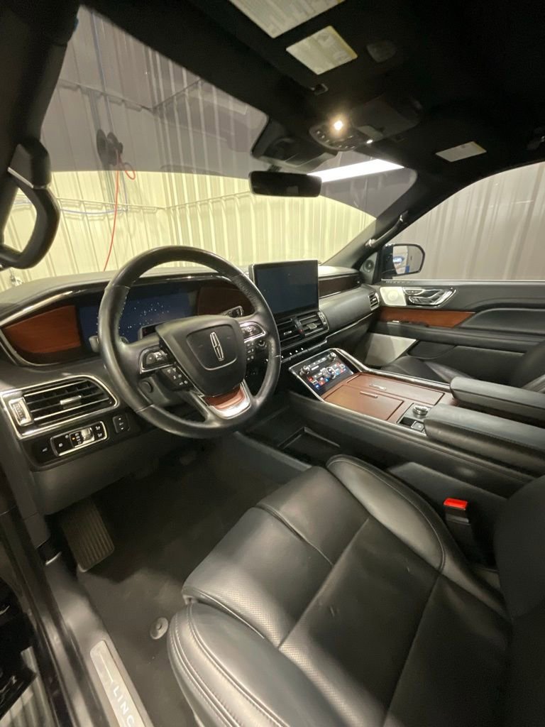 Used 2023 Lincoln Navigator Reserve AWD/4WD image 9