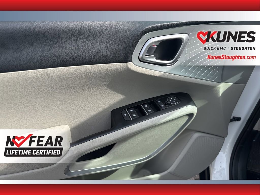 Used 2025 Kia Soul LX image 19