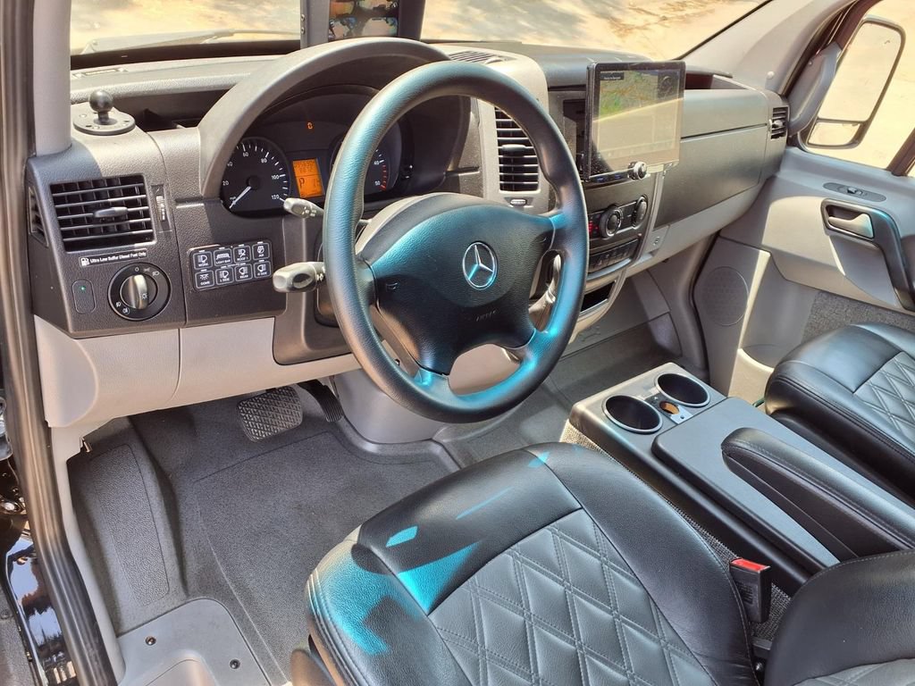 Used 2018 Mercedes-Benz Sprinter 2500 image 3