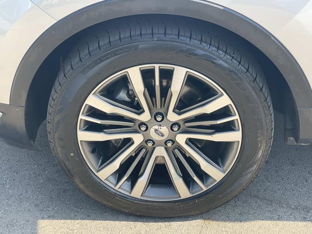 Used 2018 Ford Explorer Platinum image 39