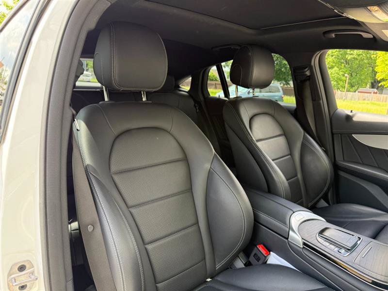 Used 2023 Mercedes-Benz GLC 300 4MATIC Coupe image 17